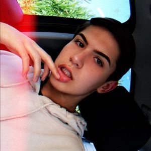 Meet your Posher, Nic